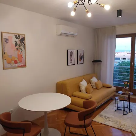 Bel Canto Apartment Split